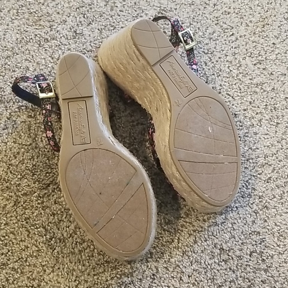 American Eagle | Floral Wedges - Picture 6 of 7